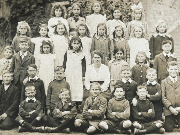 画像2: Vintage Cabinet Card Photo　ビクトリアンフォト　アンティーク　集合写真　教会学校　Golford Church School 1920（大判写真） (2)