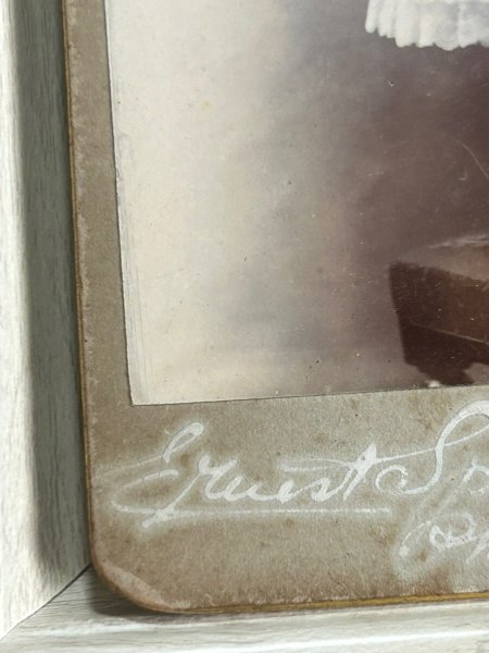 画像3: Vintage Cabinet Card Photo　ビクトリアンフォト　アンティーク　肖像写真　お人形と女の子（大判写真） (3)