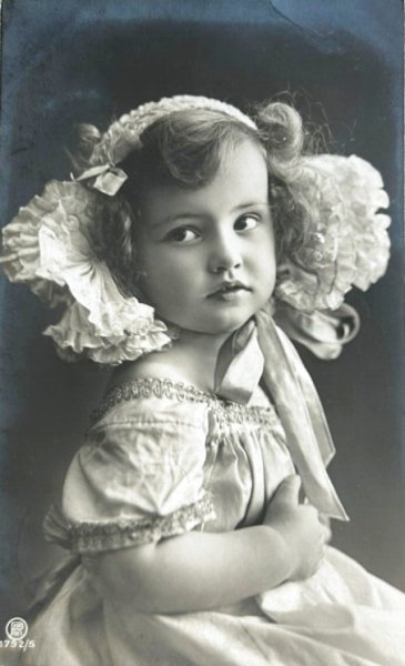 画像1: Postcard　アンティークポストカード　ボンネット帽子の女の子　写真　ドイツ1908年 (1)