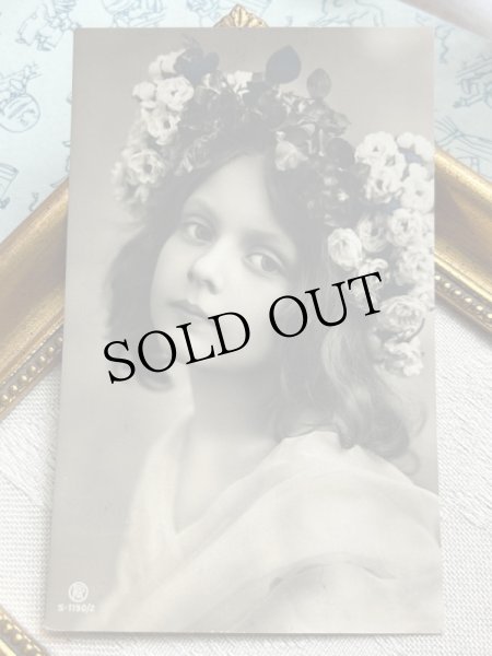 画像2: Postcard　アンティークポストカード　花冠の女の子　写真　ドイツ1909年 (2)