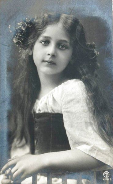 画像1: Postcard　アンティークポストカード　長い髪の女の子　写真　ドイツ1909年 (1)