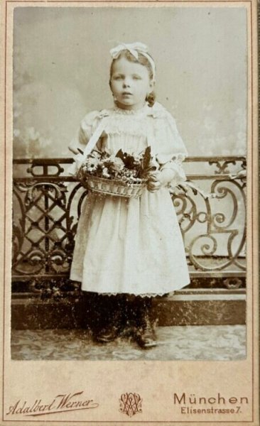 画像1: Vintage carte de visite　アンティーク　ミニ肖像写真　フラワーガール　お花と女の子　ドイツ (1)