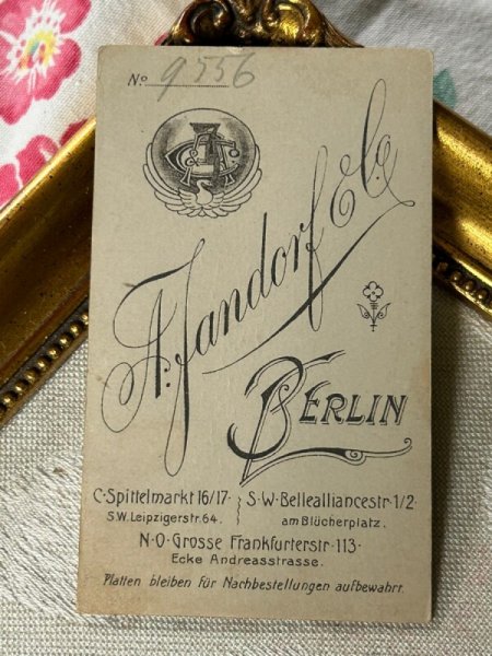 画像4: Vintage carte de visite　アンティーク　ミニ肖像写真　お人形と女の子　ベルリン　ドイツ (4)