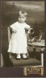 画像1: Vintage carte de visite　アンティーク　ミニ肖像写真　女の子とおもちゃ　犬のプルトイ　ハンブルグ　ドイツ　 (1)
