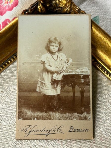 画像3: Vintage carte de visite　アンティーク　ミニ肖像写真　お人形と女の子　ベルリン　ドイツ (3)