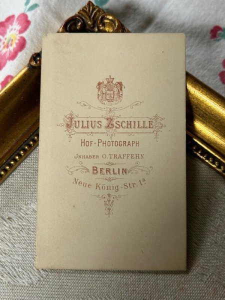 画像3: Vintage carte de visite　アンティーク　ミニ肖像写真　お人形さんと女の子　椅子　ドイツ (3)