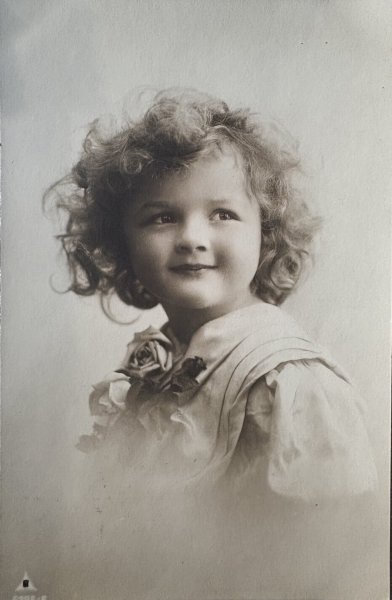画像1: Postcard　アンティークポストカード　　女の子　写真　ドイツ1910年 (1)