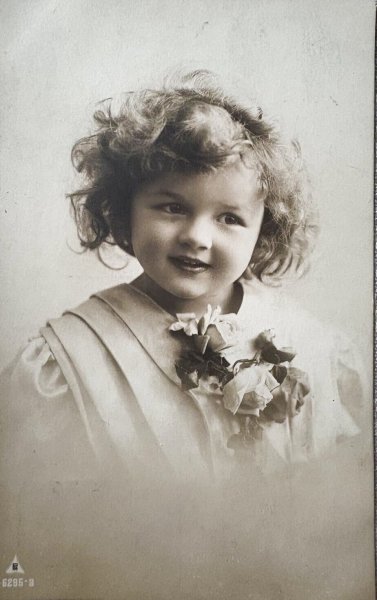 画像1: Postcard　アンティークポストカード　　女の子　写真　ドイツ1910年 (1)