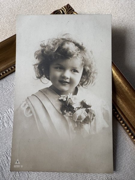 画像2: Postcard アンティークポストカード  女の子 写真 ドイツ1910年 (2)