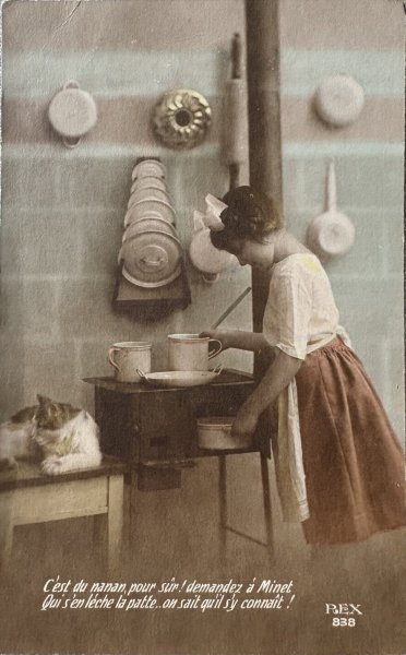 画像1: Postcard　アンティークポストカード　お料理をする女の子と猫　キッチン　写真　フランス (1)