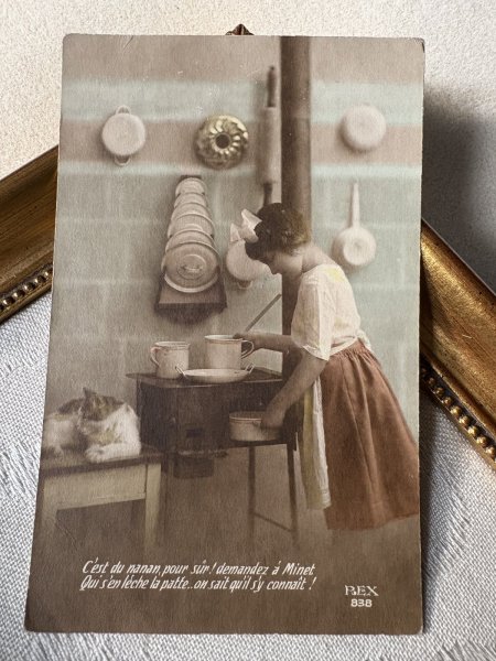 画像2: Postcard アンティークポストカード お料理をする女の子と猫 キッチン 写真 フランス (2)