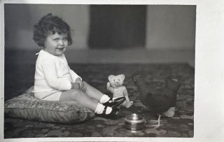 アンティークポストカード　おともだち　テディベアと少女　1913年 Snowdrop Postcards アンティークポストカード専門店 < Teddy Bear >