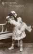 画像1: Postcard　アンティークポストカード　お人形さんと女の子　写真　イギリス1911年 (1)