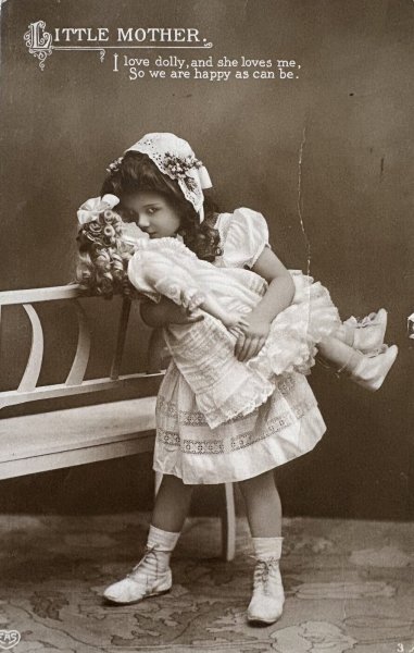 画像1: Postcard　アンティークポストカード　お人形さんと女の子　写真　イギリス1911年 (1)