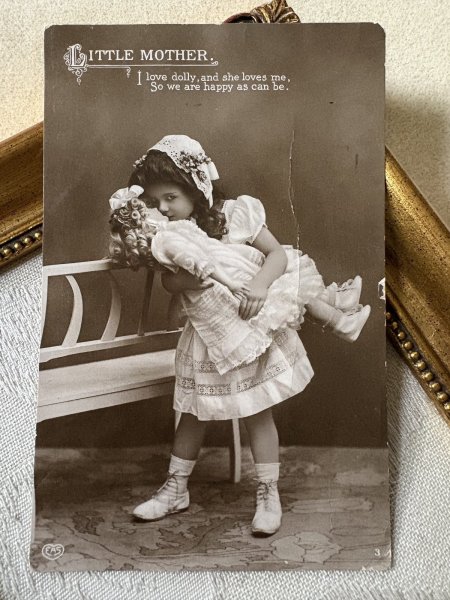 画像2: Postcard　アンティークポストカード　お人形さんと女の子　写真　イギリス1911年 (2)