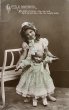 画像1: Postcard　アンティークポストカード　お人形さんと女の子　写真　イギリス1913年 (1)