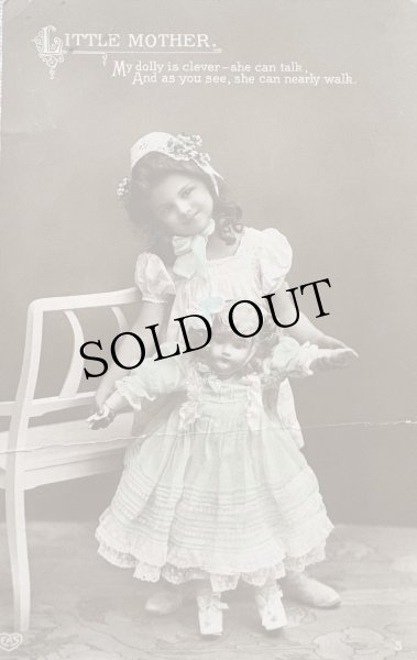 画像1: Postcard　アンティークポストカード　お人形さんと女の子　写真　イギリス1913年 (1)