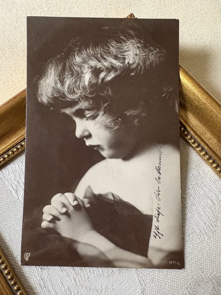 画像2: Postcard　アンティークポストカード　祈る女の子　写真　ドイツ1907年 (2)