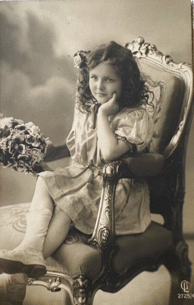 画像1: Postcard    アンティークポストカード　椅子に座る女の子　ドイツ　1911年　写真 (1)