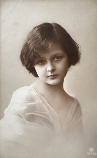 画像1: Postcard    アンティークポストカード　女の子　ドイツ　1914年　写真 (1)