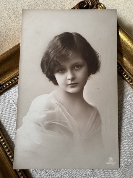 画像2: Postcard    アンティークポストカード　女の子　ドイツ　1914年　写真 (2)