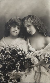 アンティークポストカード ビスクドールと美しい少女 img57924722.jpg