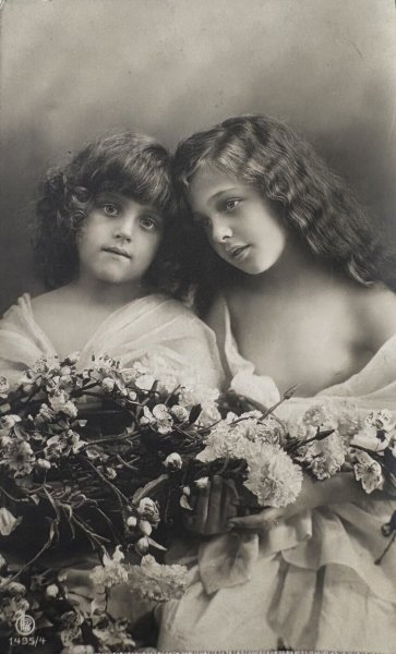 画像1: Postcard    アンティークポストカード　姉妹　写真　 Grete Reinwald 　ドイツ1909年 (1)