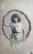 画像1: Postcard    アンティークポストカード　花輪と女の子　写真　 Grete Reinwald 　ドイツ1909年 (1)
