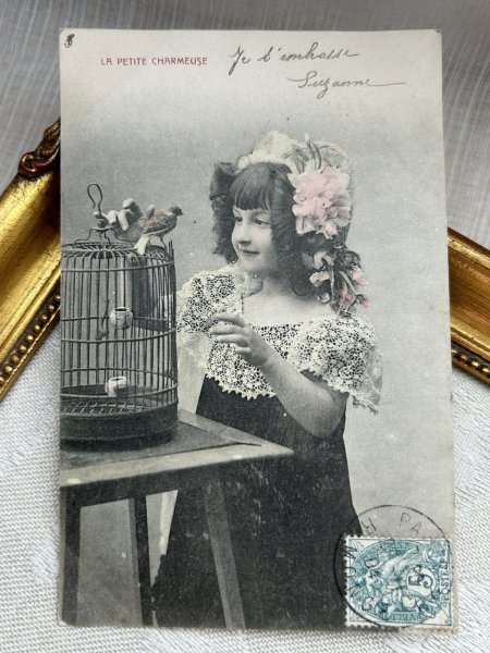 画像2: Postcard    アンティークポストカード 小鳥と女の子 鳥籠 レース フランス1904年 (2)