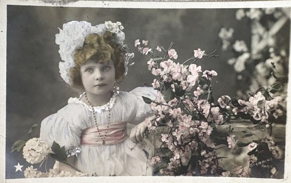 画像1: Postcard　アンティークポストカード　お花と女の子　写真　フランス　1905年 (1)