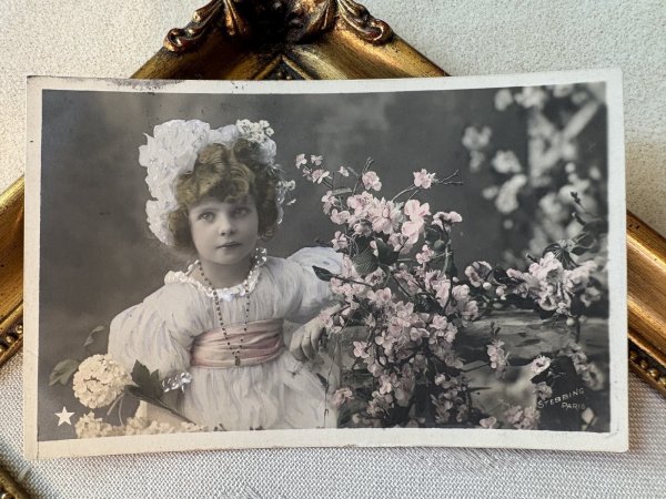 画像2: Postcard　アンティークポストカード　お花と女の子　写真　フランス　1905年 (2)