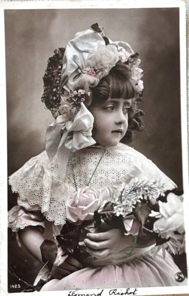 画像1: Postcard　アンティークポストカード　薔薇のお花と女の子　写真　レース　フランス (1)