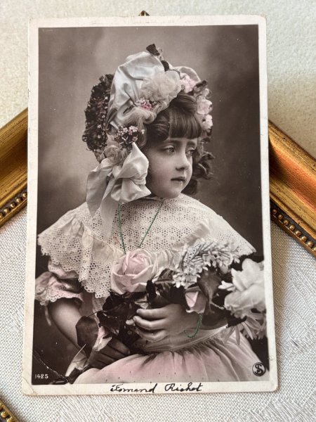 画像2: Postcard　アンティークポストカード　薔薇のお花と女の子　写真　レース　フランス (2)