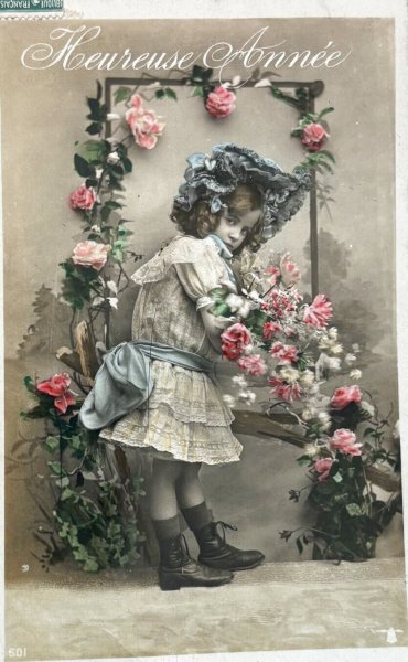 画像1: Postcard　アンティークポストカード　薔薇のお花と女の子　写真　フランス1908年 (1)