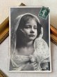 画像2: Postcard　アンティークポストカード　ヴェールの女の子　写真　フランス (2)