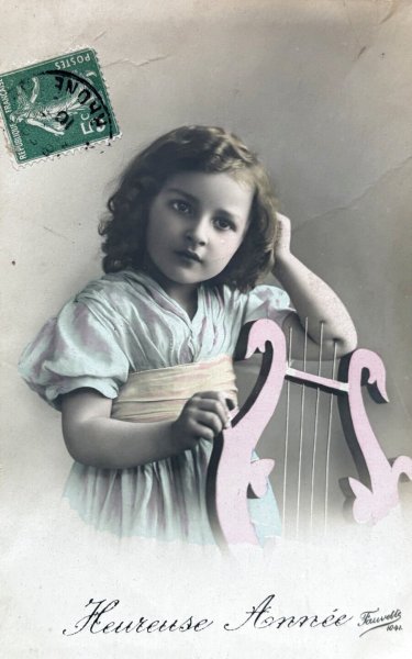 画像1: Postcard　アンティークポストカード　ライアーと女の子　竪琴　写真　フランス1910年 (1)