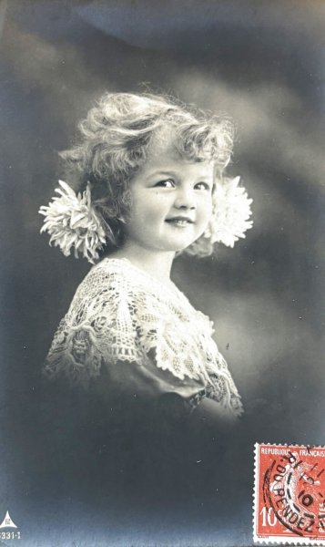 画像1: Postcard　アンティークポストカード　女の子　レース　写真　フランス1905年 (1)