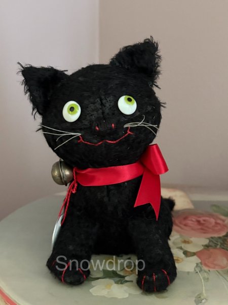 画像2: 【ご予約済】Snowdrop ハンドメイド　アンティーク風ぬいぐるみ　黒猫　ジャーマンモヘア　（16.5cm） (2)