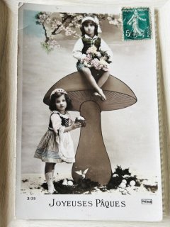 *アンティークポストカード　お庭でお人形と遊ぶ少女たち Snowdrop Postcards アンティークポストカード専門店