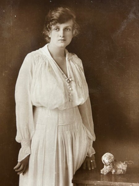 画像2: Postcard　アンティークポストカード　グラディス・クーパー　イギリス女優　Eincoタビー犬 (2)