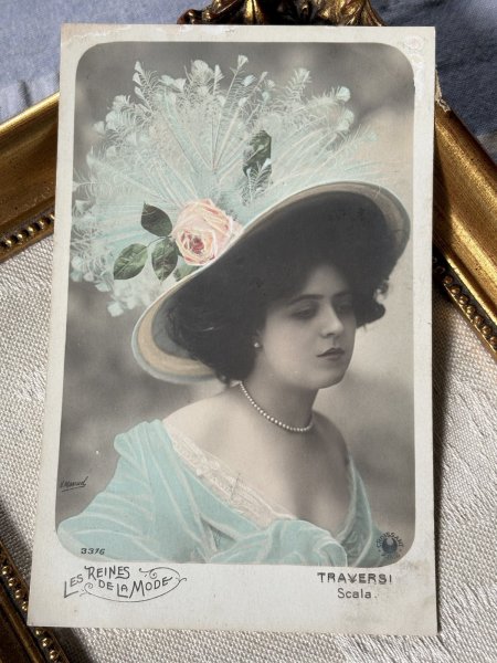 画像2: Postcard　アンティークポストカード　羽帽子の女性　フランス　写真　 (2)