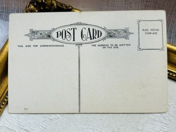 画像3: Postcard アンティークポストカード イースター  ハットボックスの中のウサギさんを見つめる赤ちゃん 帽子箱 (未使用) (3)