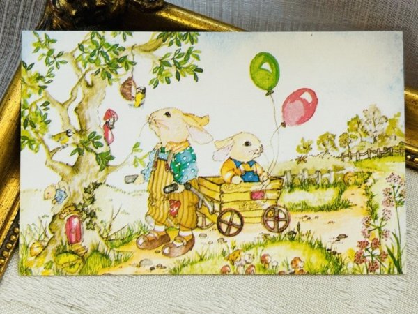 画像2: Postcard ビンテージポストカード うさぎさんのカート遊び キノコ 風船 リス フィンチ Ride in the Cart by Susan Gay (未使用) (2)