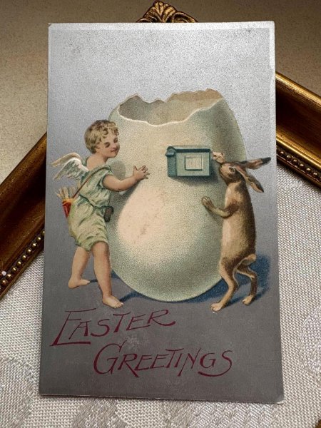 画像2: Postcard 　アンティークポストカード   イースター　大きな卵の郵便ポストに手紙を投函するウサギさんとキューピッド天使　兎　うさぎ　1908年 (2)