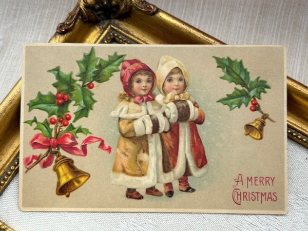 画像2: Postcard アンティークポストカード クリスマス 2人の女の子 マフ ホーリー ベル (2)