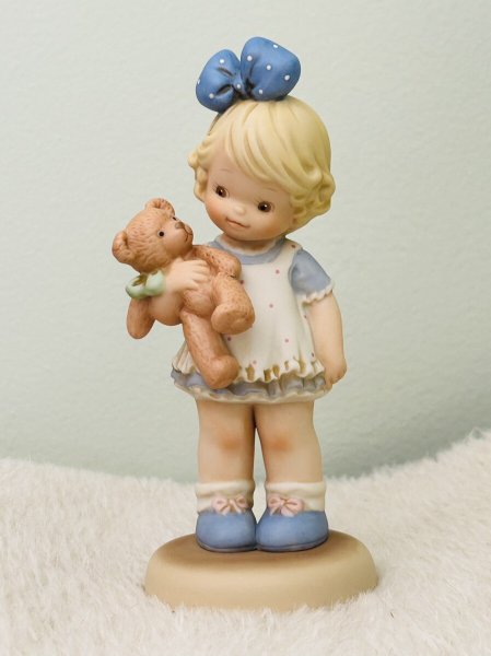 画像8: Vintage Figurine アメリカ エネスコ社 ビンテージ人形 陶器 HOLDING ON TO CHILDHOOD MEMORIES 女の子とテディベア 1990年代限定品  マーベル・ルーシー・アトウェル(Mabel Lucie Attwell) (8)