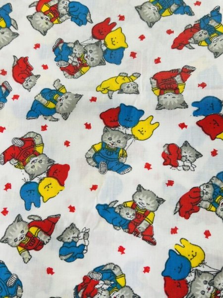 画像1: Vintage fabric  USA. アメリカ　ビンテージ生地　ファブリック　猫　風船　赤ちゃん (1)