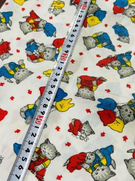 画像2: Vintage fabric  USA. アメリカ　ビンテージ生地　ファブリック　猫　風船　赤ちゃん (2)