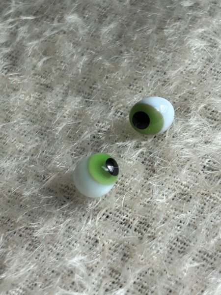 画像1: German Glass Eyes　ジャーマングラスアイ　グーグリーアイ　ポンチ　グリーン＆ホワイト　緑＆白　7mm（1組2個） (1)
