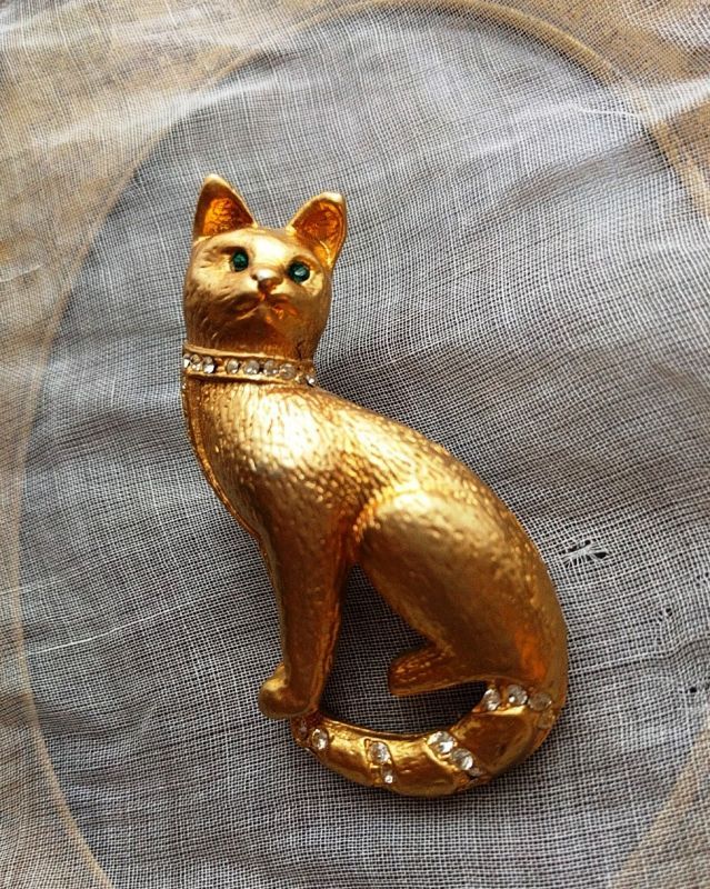 猫 子猫 ゴールド ブローチ brooch - ブローチ